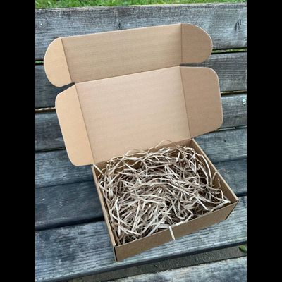 Подарочная коробка GILEV 22х16х8см с наполнителем и декоративной веревкой