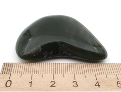 Нефрит, галтовка, Россия, Бурятия (50*34*11 мм, 34 г) №28215