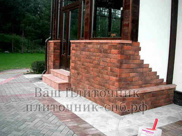 Коттеджный поселок "Парквэй". Облицовка стен клинкерной плиткой.