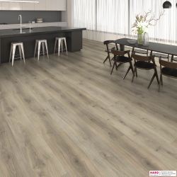 Декор ламината Haro Дуб Эмилия Вельвет Серый 540271 в интерьере гостиной