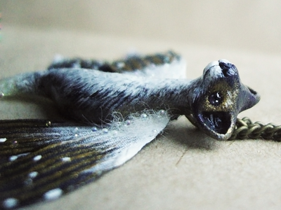 Миниатюрный кулон с бабочкой Ледяной Лисички