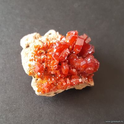 Ванадинит на породе. Морокко.