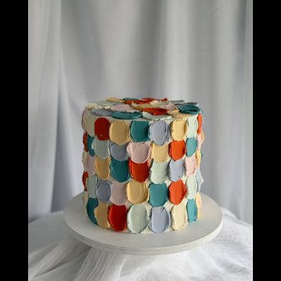 Торт с кремовым оформлением