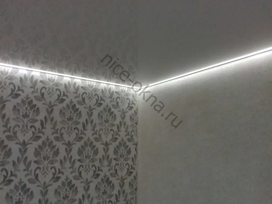 натяжной потолок с подсветкой