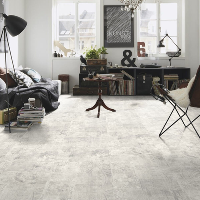 Биополы Wineo 1500 Fusion Combinations Ornaments.Cool.Light PL139C в интерьере гостиной