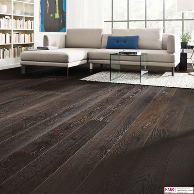 Декор паркетной доски Haro Дуб Термо Форте Браш 4V 1-пол, масло 531766 в интерьере гостиной