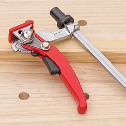 Струбцина с храповым механизмом для многофункционального стола