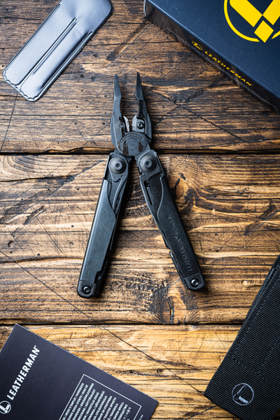 Leatherman Surge Black с чехлом Molle