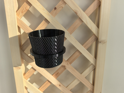 Кашпо с подставкой на шпалере