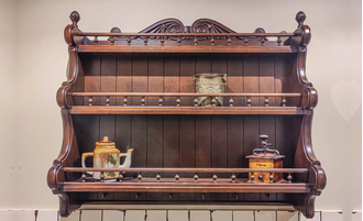 Полка кухонная резная.