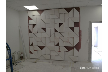 Полностью смонтированные панели. Обязательно крепление на саморезы. Стена из гипсокартона - два слоя, шаг направляющих - 40 см, для крепежа использованы дюбели Driva. 