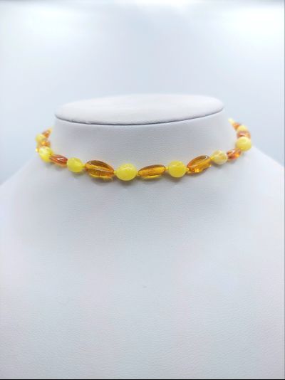 Детские бусы из обработанного янтаря через узелок 00780