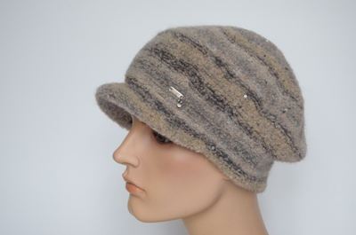 bezhevaya-vyazanaya-kepka-vizio-italiya-8032-w