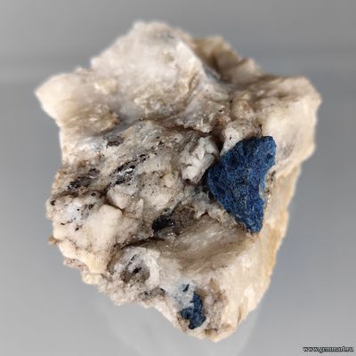 Лазулит в молочном кварце. Россия. 75*60*36мм