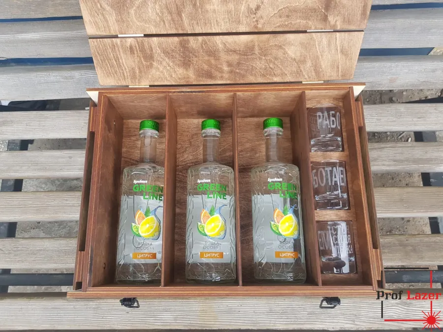 Военная коробка под алкоголь и рюмки