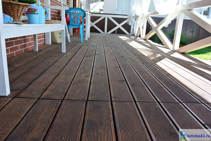 Терраса палисандр. Веранда на винтовых сваях. Покраска веранды. Терраса в цвете палисандр. Веранда в цвете палисандр.
