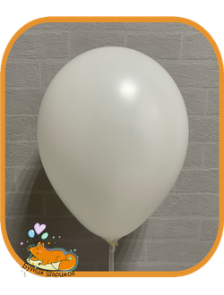 Шарики под потолок белого цвета