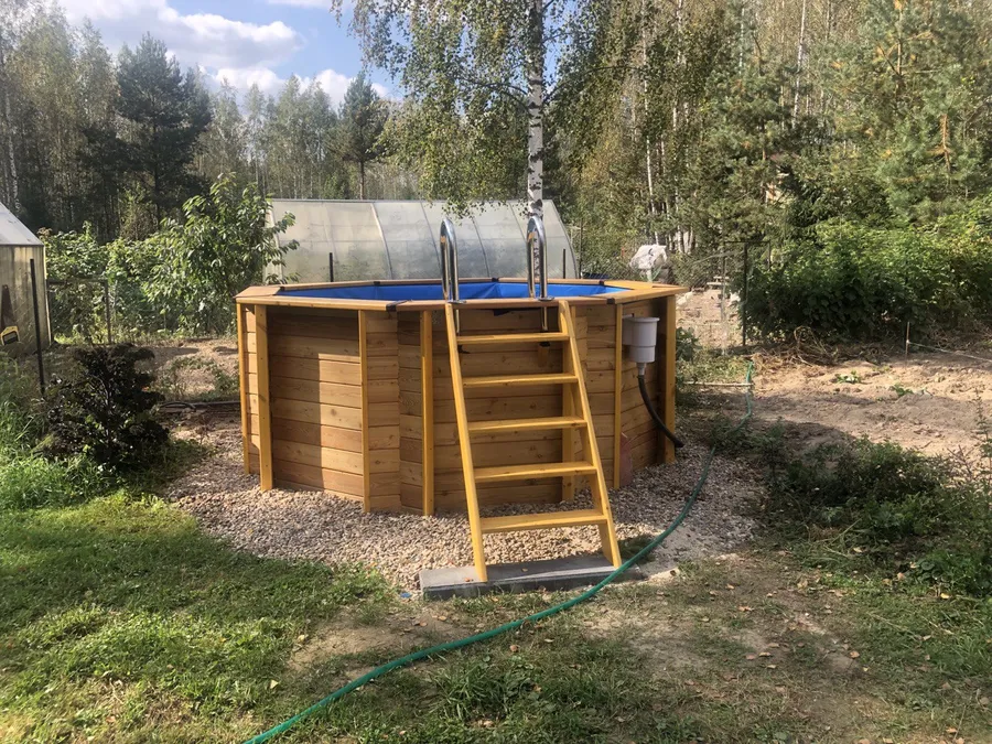 Установлен силами заказчика на поверхности 