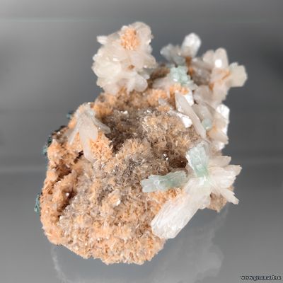 Флюорапофиллит, стильбит, гейландит. 125*80*60мм