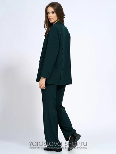 Комплект женский состоящий из жакета и брюк в темно-зеленом оттенке