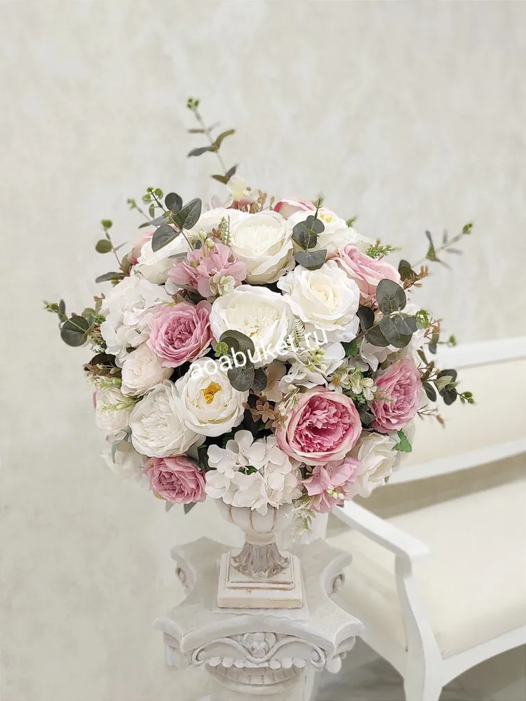 3. Декорирование интерьера искусственными цветами и композиции из искусственных цветов