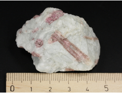 Турмалин розовый в кварце, Бразилия (45*29*26 мм, 42 г) №36182