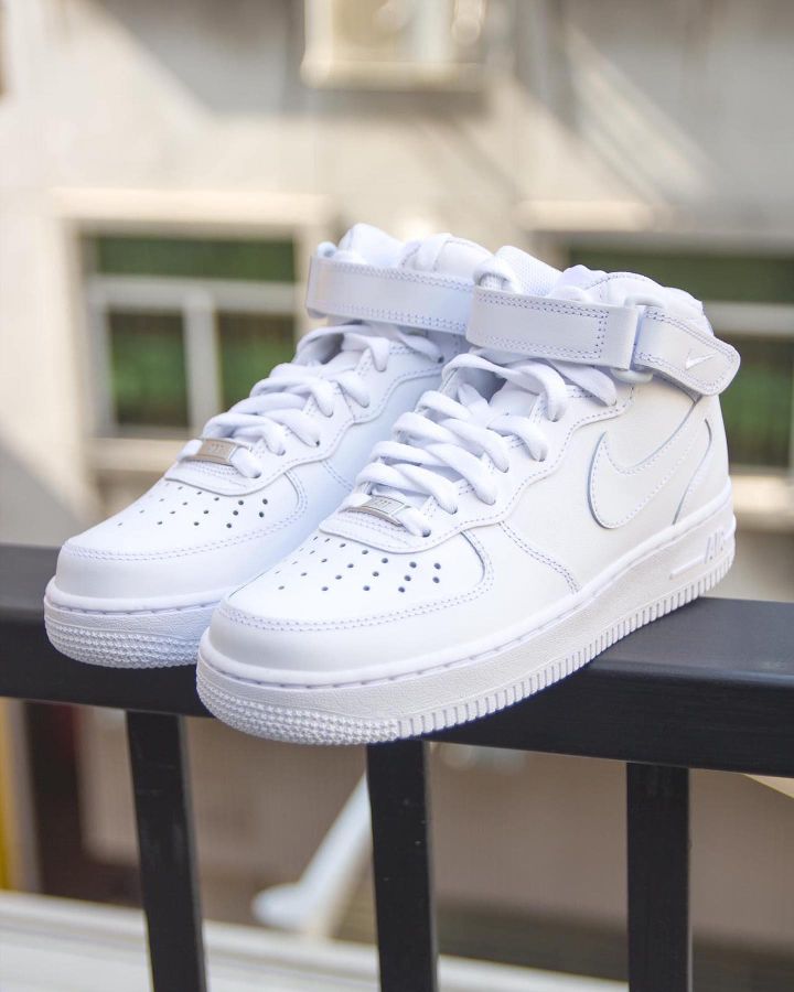 Nike Air Force 1 Mid Triple White