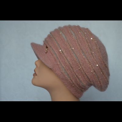 rozovaya-kepka-s-payetkami-vyazanaya-zimnyaya-vizio-italiya-6720