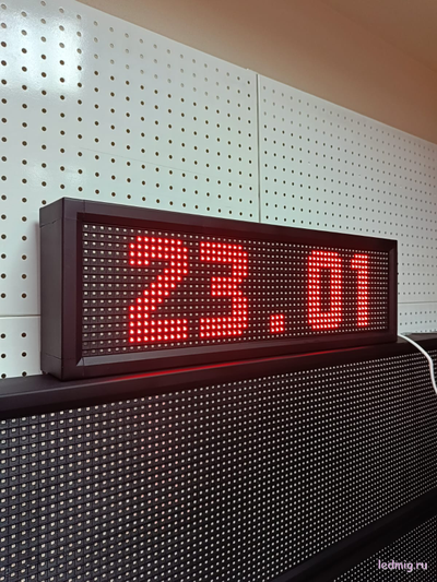 Уличные часы-[88:88]-дата-t-210х690мм (красный цвет)