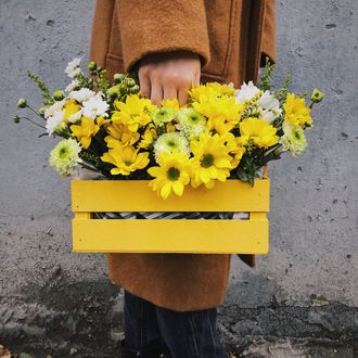 Доставка цветов в Волгограде - FLOWER34.RU - Деревянный ящик "Солнечный"