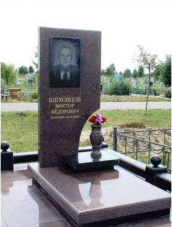 Оригинальный большой памятник из капустинского гранита