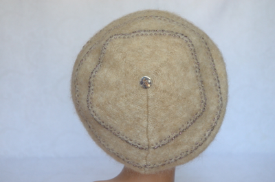 Теплый зимний женский берет Vizio Италия 5854 бежевый с розовым фото