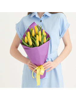 15 желтых тюльпанов