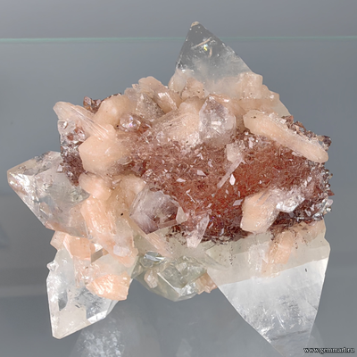 Апофиллит и гейландит. Индия. 70*70*70мм