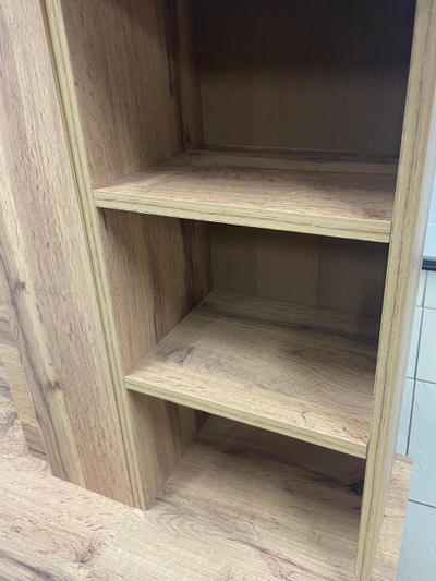 камин с тумбами и полками