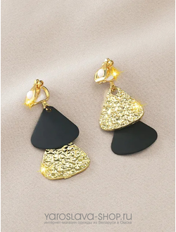 Модель : АЛ-330.Клипсы в форме золотого и черного лепестка
