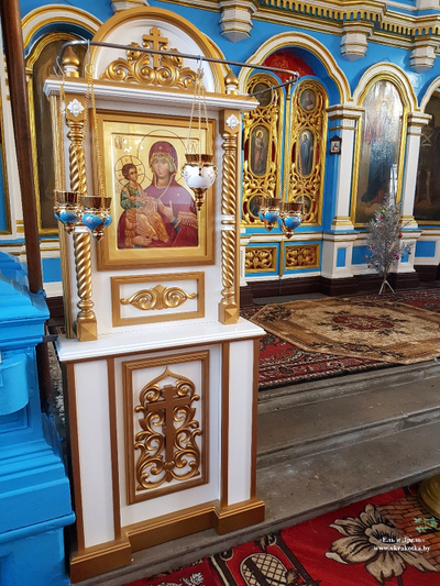 Напольный киот, изготовление киотов на заказ