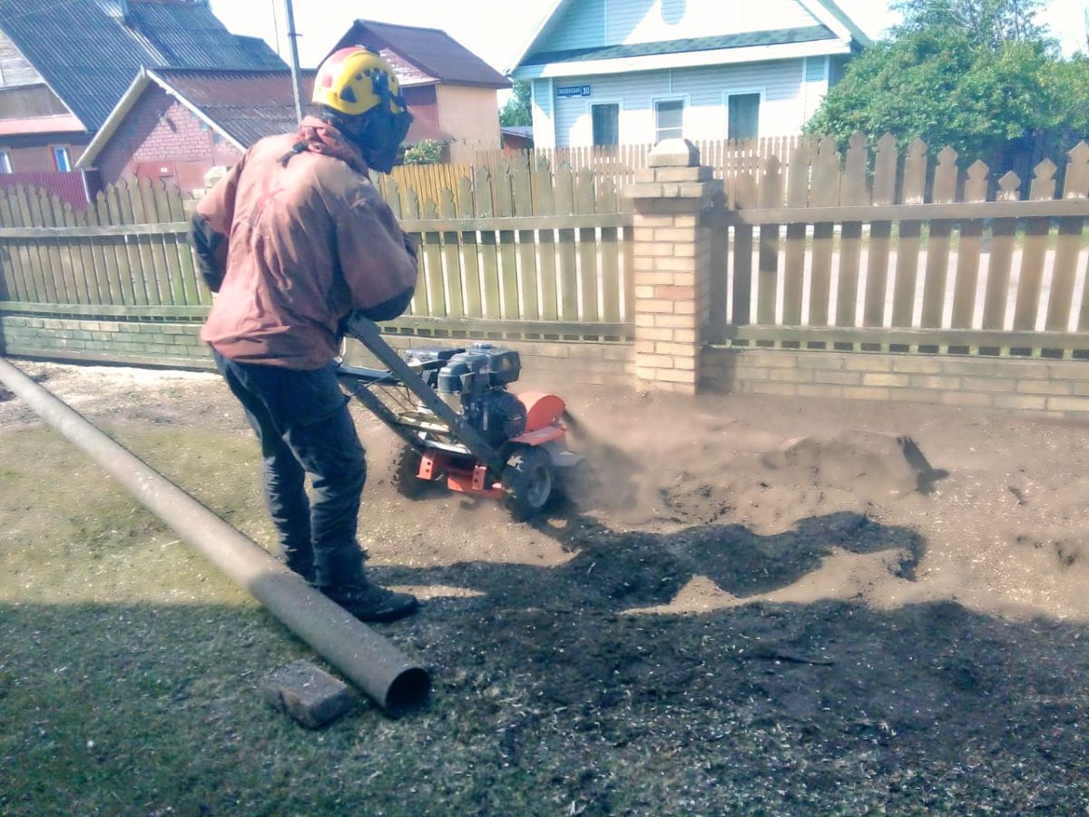 Дробление пней в Киришах