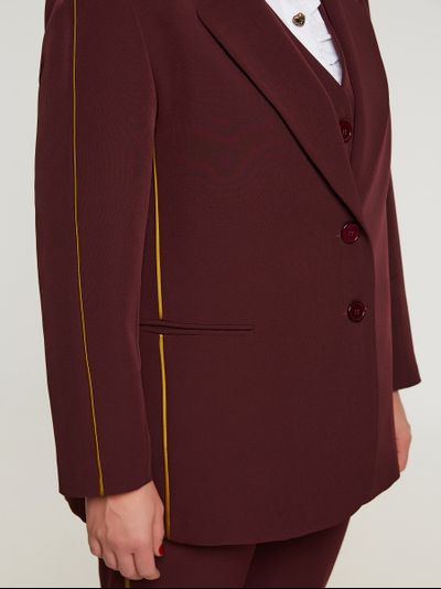 Стильный жакет с акцентными элементами