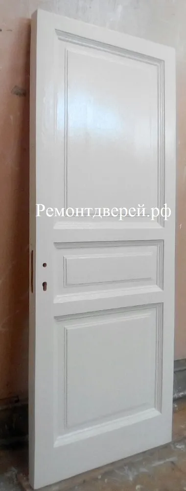 Дверь в процессе окраски