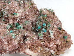 Брошантит, коллекционный образец, Марокко (75*52*34 мм, 167 г) №28627