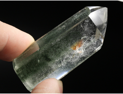 Кварц с хлоритом, кристалл полированный, Бразилия (51*20*20 мм, 32 г) №36849