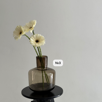 Вазы из темного стекла