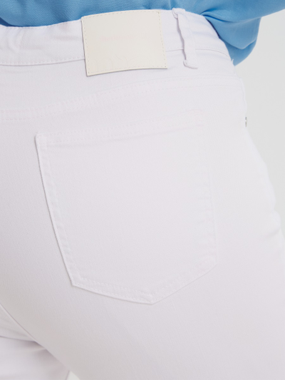 Джинсы белые зауженные