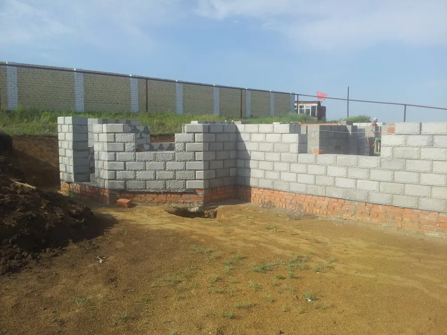 Возведение стен.
Блок БЭСТ Саратов.