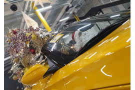 Новогоднее оформление автосалона