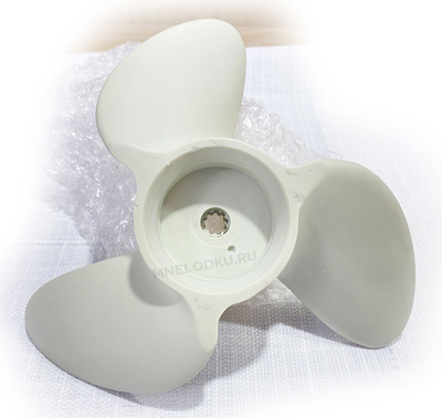 Винт гребной композитный 9 шлицов 3*7(1/2)*8