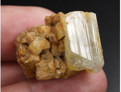 Топаз, сросток кристаллов, Россия, Забайкальский край (26*22*22 мм, 17,6 г) №36061