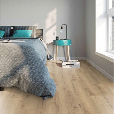 Ламинат Wineo Дуб Рустик Бежевый LA175MV4 в интерьере комнаты