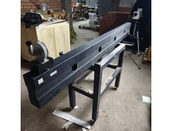 Линейка поверочная гранитная ШП-ТК твердокаменная 2000х200х80 мм Л-00006 Сторона 1-ая (13.8 мкм 1 Кл.) Сторона 2-ая (26.4 мкм 2 Кл.) с калибровкой